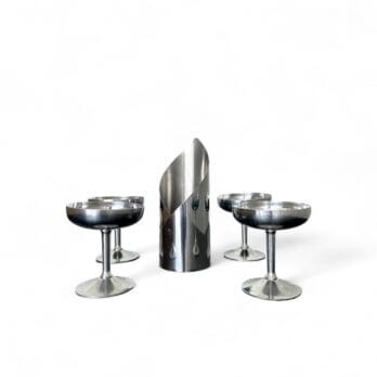 Set of 4 steel cups and napkin rings 1