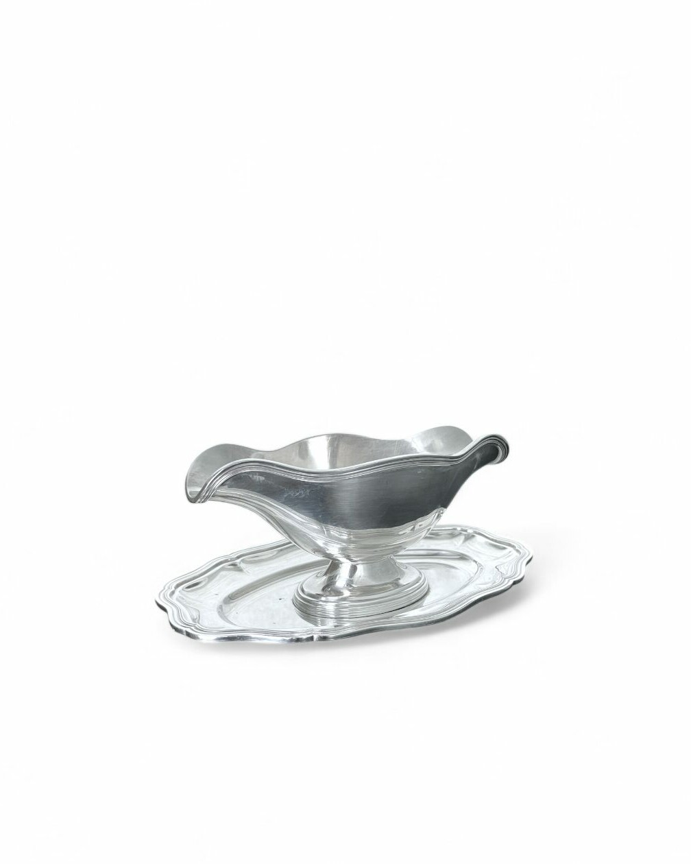 Elegant vintage gravy boat with tray 1