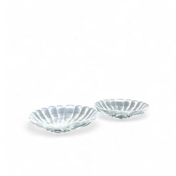 Set of 2 shell-shaped glass saucers